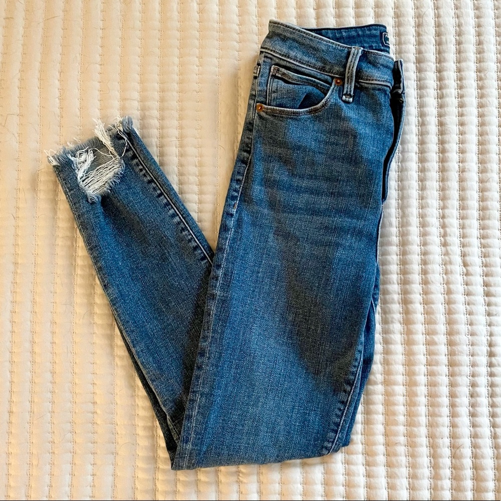 Abercrombie & Fitch Simone High Rise Ankle Jeans | medium wash